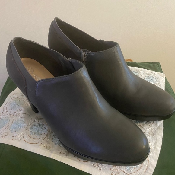 Bella Vita Women’s Heeled Shoes-Leather/Suede Sz 8.5 - Picture 1 of 7